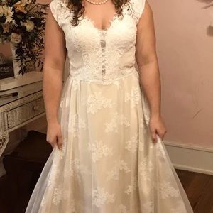 Cream & Lace Wedding Dress
